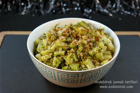 Siyez Bulgurlu Brokoli Salatası Tarifi