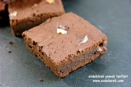 Beyaz Çikolatalı Brownie Tarifi