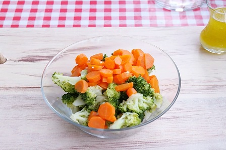 brokoli-salatasi-servis