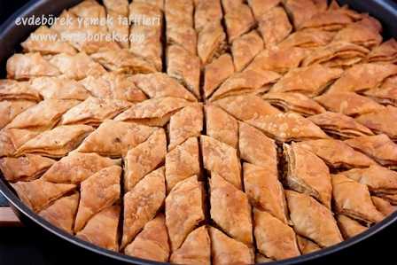 Cevizli Ev Baklavası Tarifi8