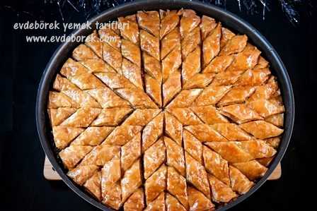 Cevizli Ev Baklavası Tarifi9