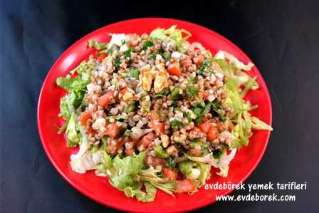 Cevizli Karabuğday Salatası Tarifi