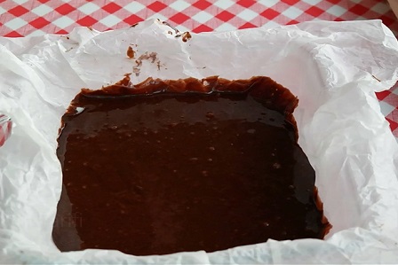 cikolatali-browni-kalip-yayma