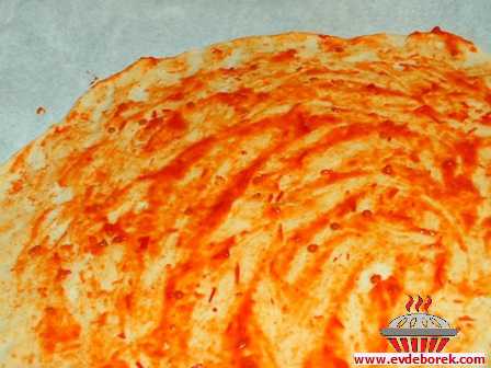 İtalyan Usulü Pizza (İnce Hamurlu) Tarifi