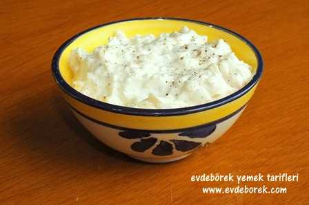 Labne-Peynirli-Lahana-Salatası-Tarifi1