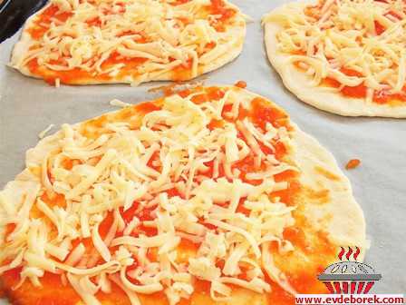 Mantarlı Rokalı Pizza Tarifi