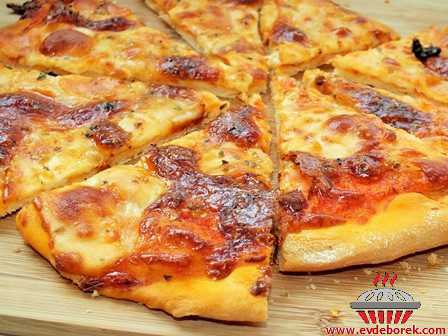 Margarita Pizza (Peynirli Pizza)