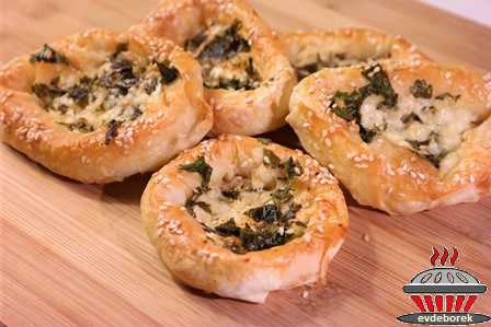 Peynirli Sandal Börek Tarifi7