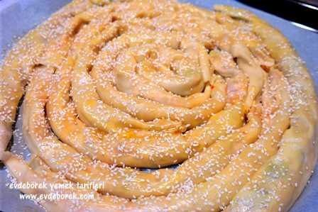 Pırasalı El Açması Börek Tarifi