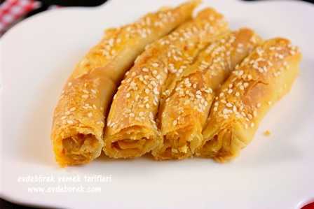 Pırasalı El Açması Börek Tarifi