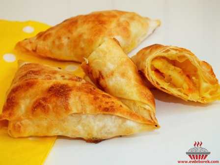 Samosa (Sebzeli Hint Böreği)