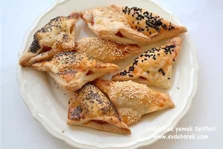 Sosisli Milföy Börek Tarifi