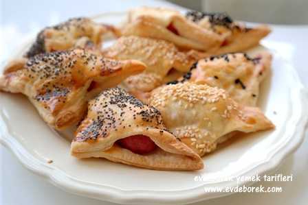 Sosisli Milföy Börek Tarifi