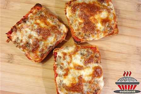 Tost Ekmeğinde Kıymalı Pizza Tarifi