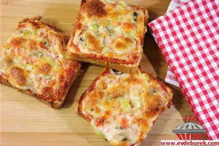 Tost Ekmeğinde Pizza Tarifi