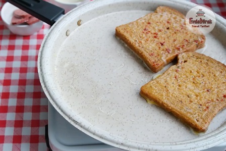 yumurtali-sucuklu-tost-pisirme