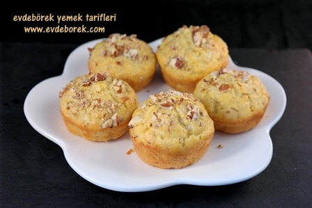 Bademli Cupcake Tarifi