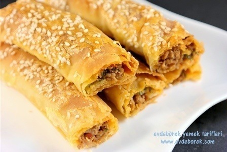 Kıymalı El Açması Börek Tarifi