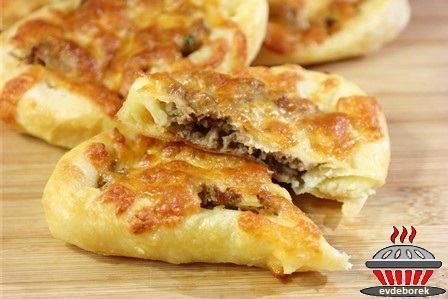 Kıymalı Sandal Börek