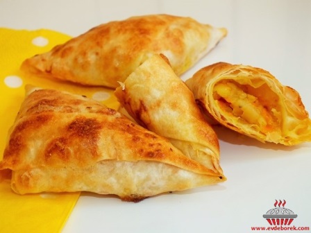 Samosa (Sebzeli Hint Böreği)